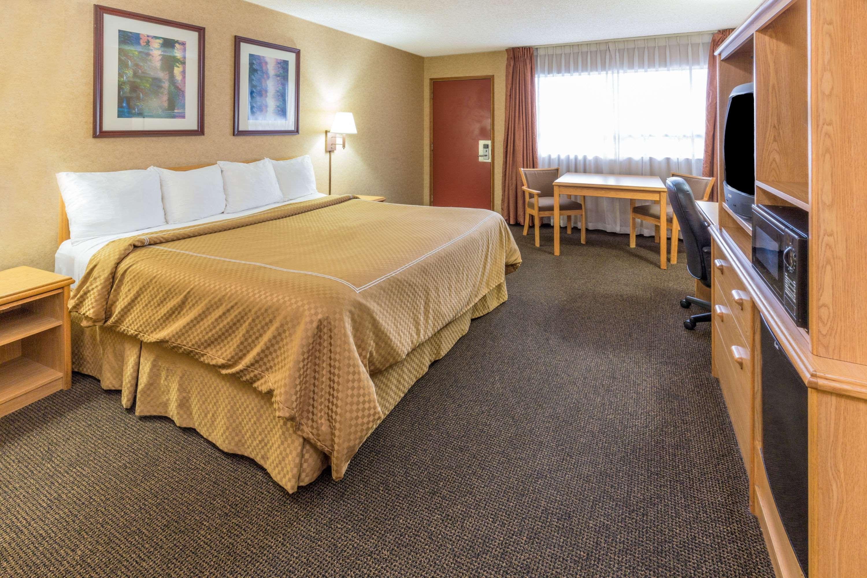 Days Inn By Wyndham Black Bear Salem Exterior foto